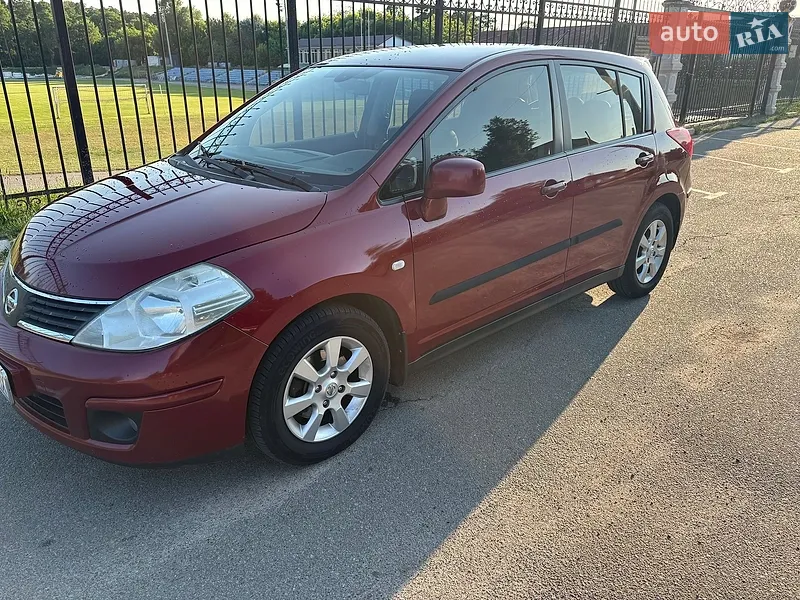 Nissan TIIDA 2008