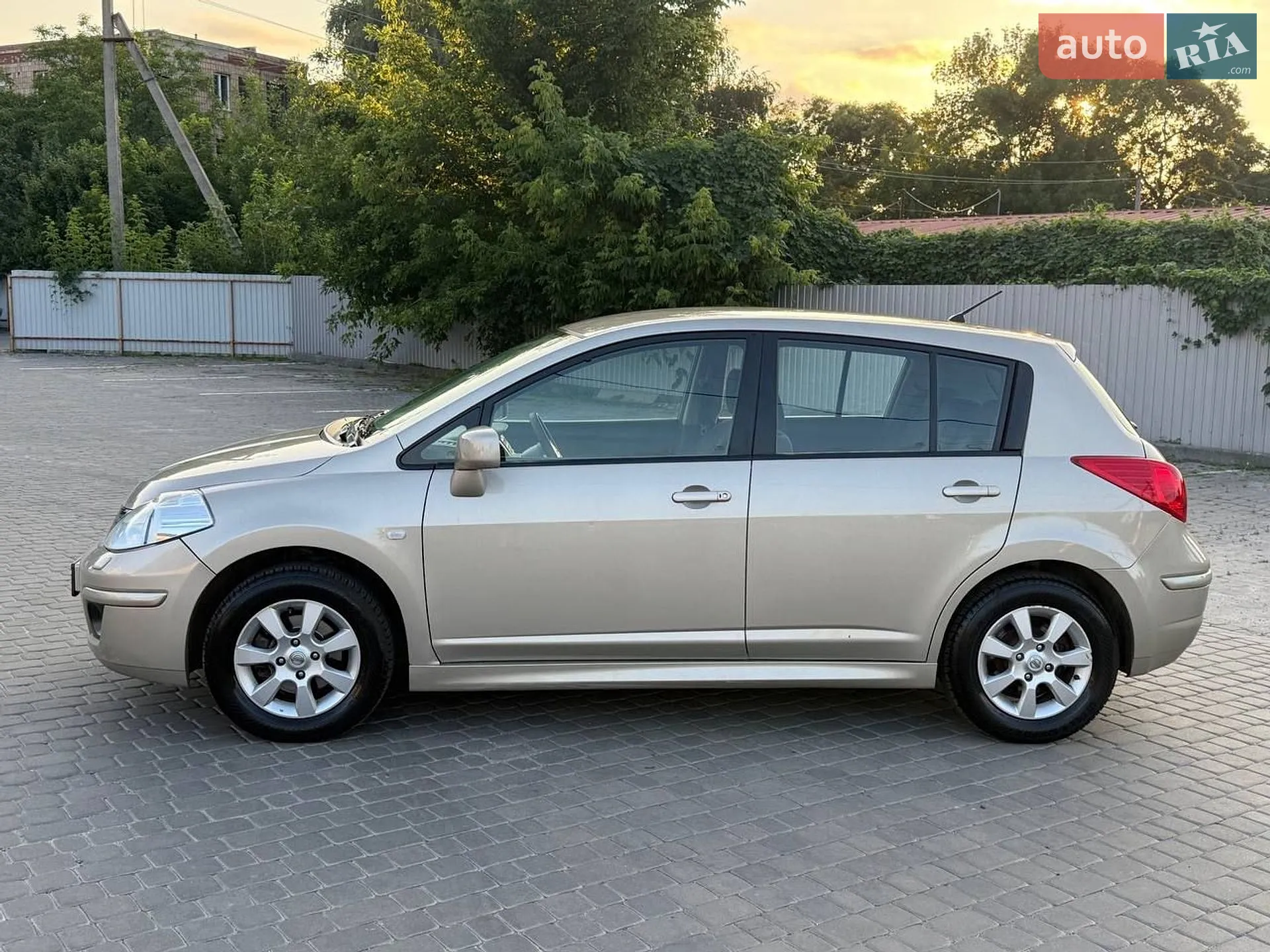 2012 Nissan Tiida - мініатюра 4