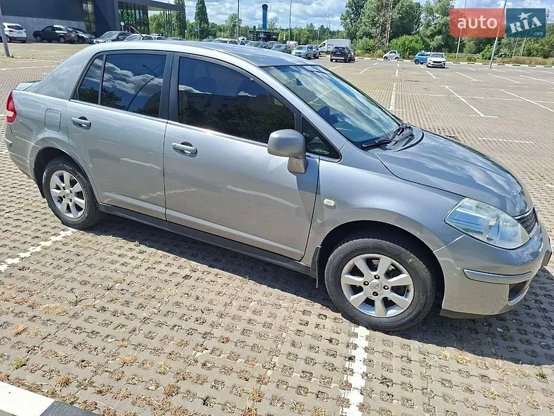 Nissan TIIDA 2008