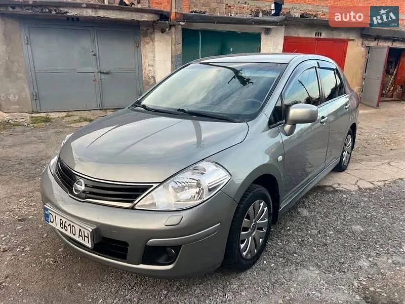 Nissan TIIDA 2010