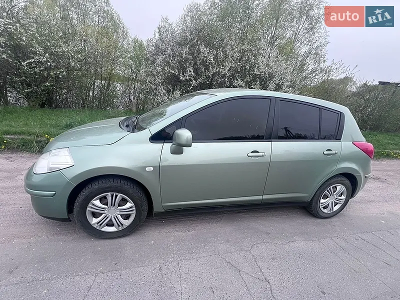 Nissan TIIDA 2008