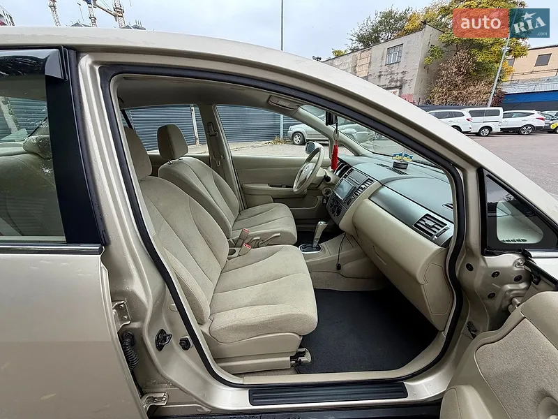 Nissan TIIDA