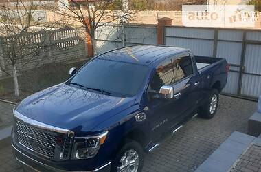 Пікап Nissan Titan 2015 в 