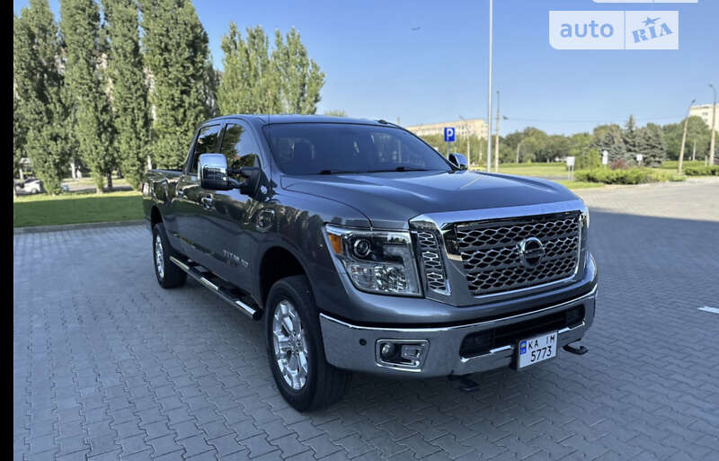 Пікап Nissan Titan 2015 в Запоріжжі