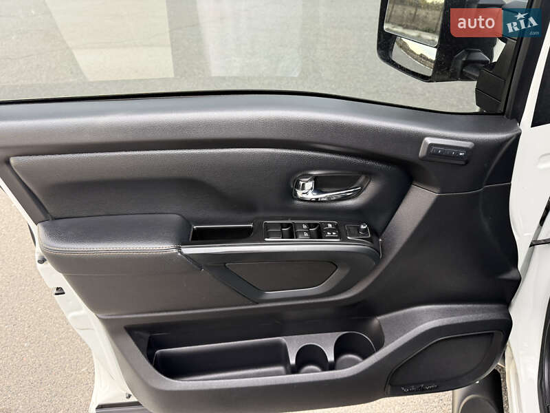Грузовой фургон Nissan Titan 2018 в Киеве