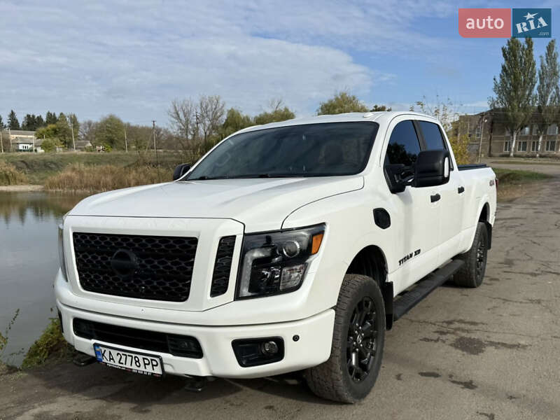 Грузовой фургон Nissan Titan 2018 в Киеве