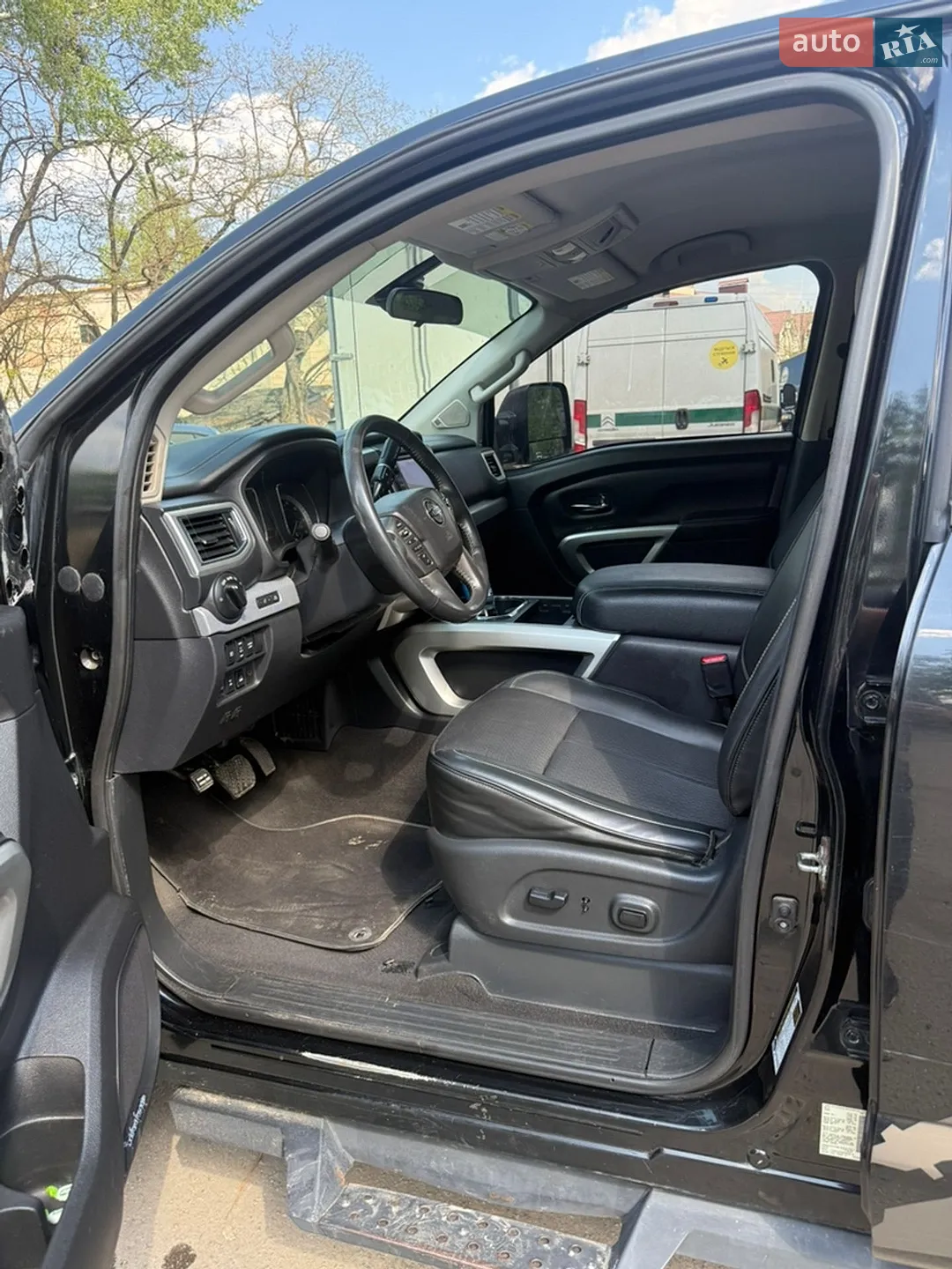 2017 Nissan Titan - мініатюра 28