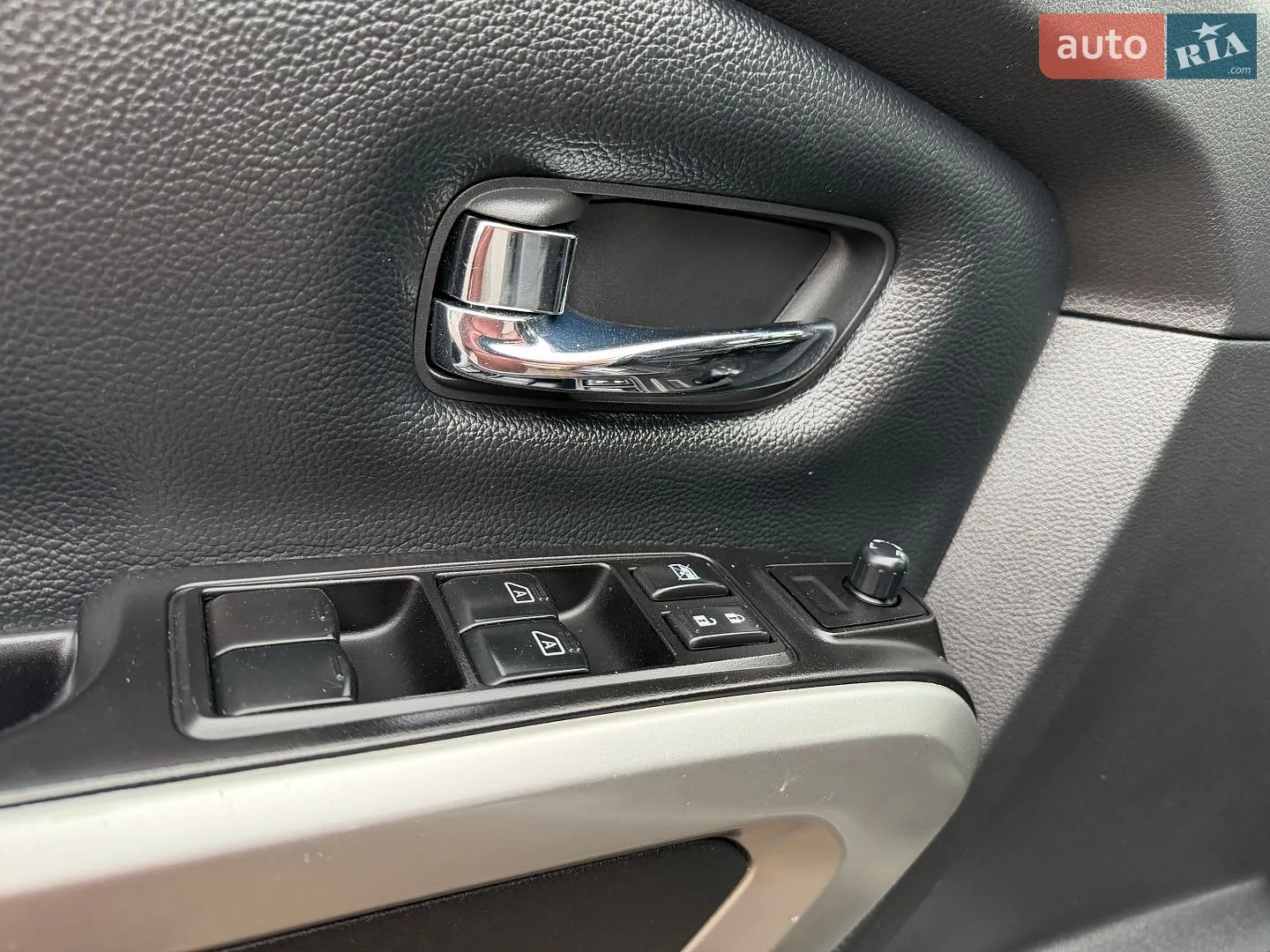 2016 Nissan Titan - мініатюра 24