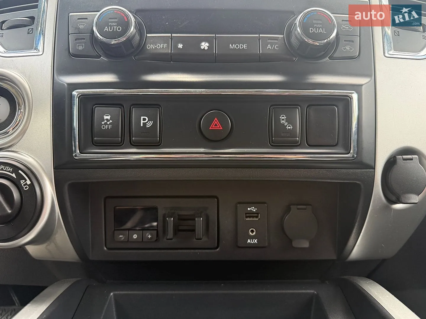 2016 Nissan Titan - мініатюра 18