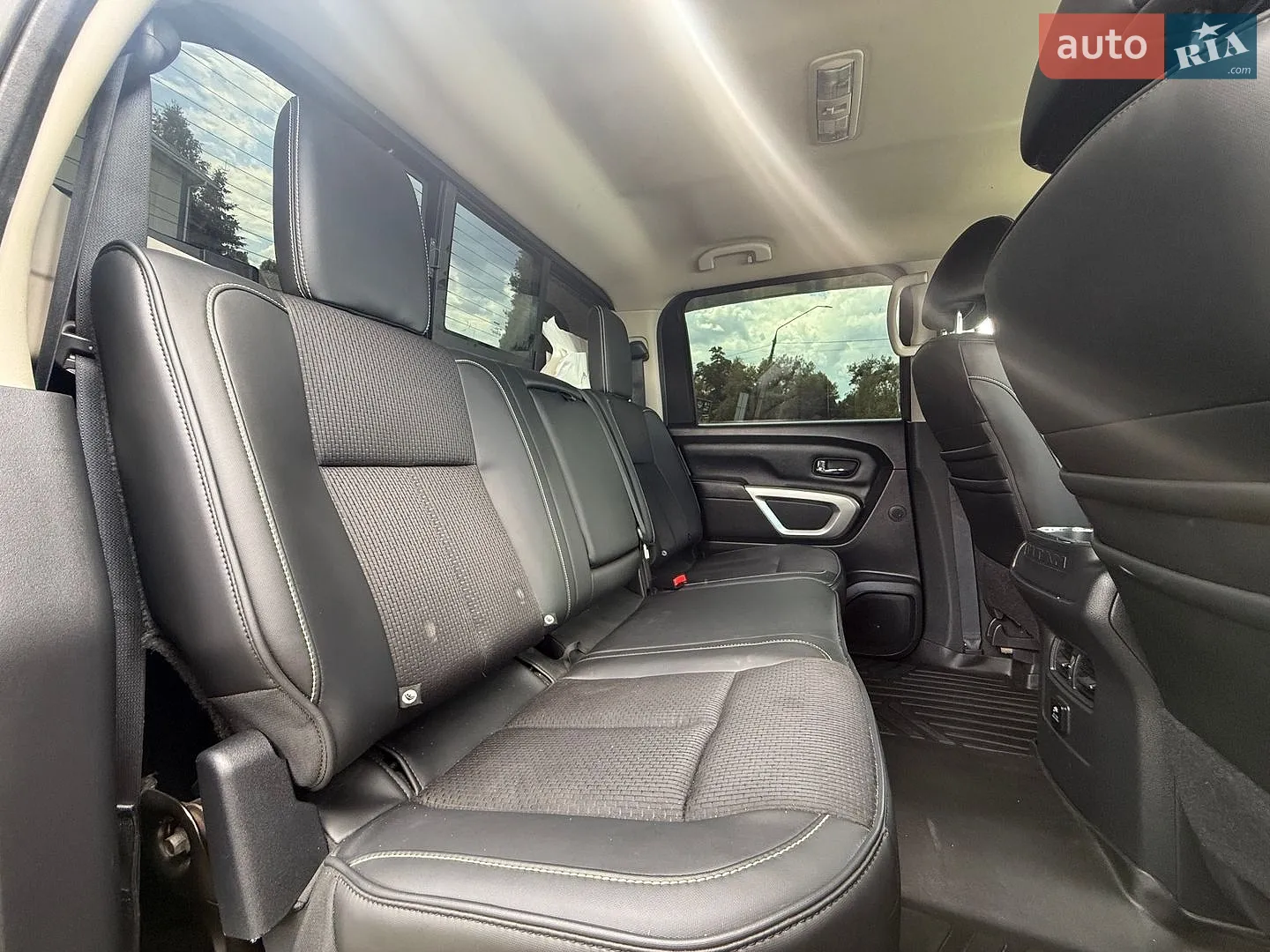 2017 Nissan Titan - мініатюра 12