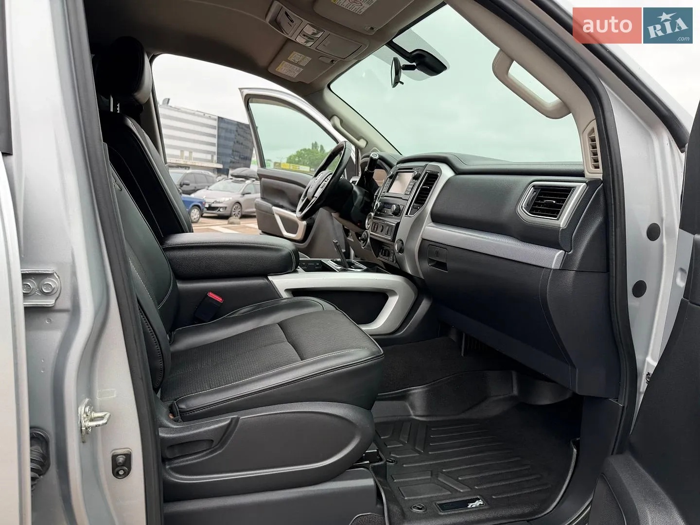 2017 Nissan Titan - мініатюра 10