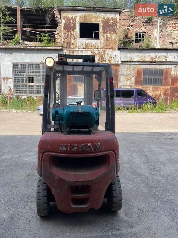 Вилочный погрузчик Nissan UD 2005 в Львове