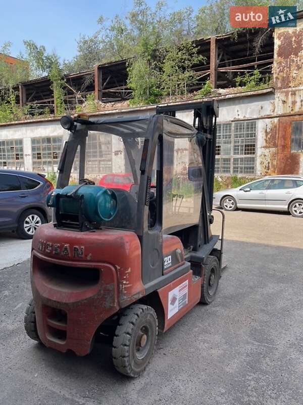 Вилочный погрузчик Nissan UD 2005 в Львове