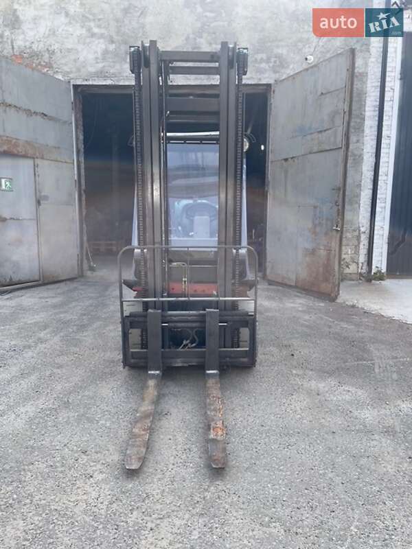 Вилочный погрузчик Nissan UD 2005 в Львове