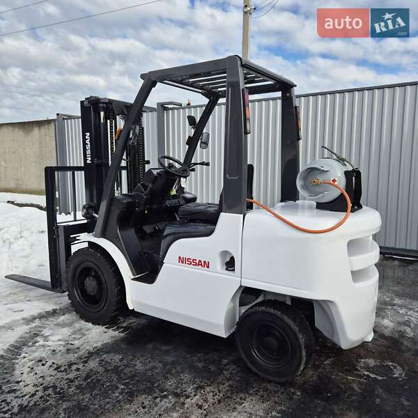 Вилочный погрузчик Nissan UGD 2012 в Пустомытах