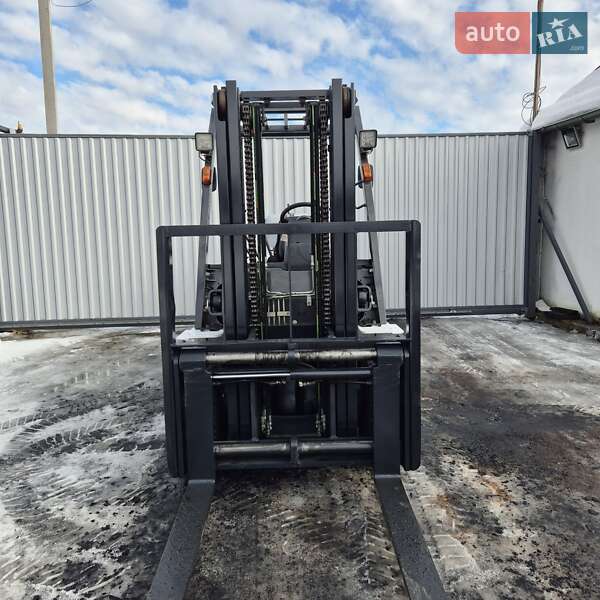 Вилочный погрузчик Nissan UGD 2012 в Пустомытах