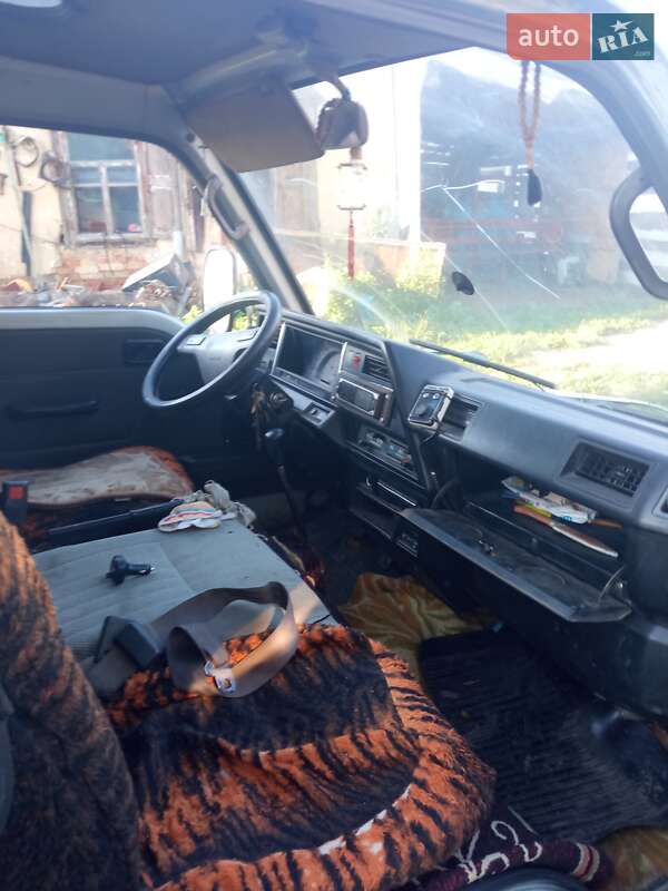 Мінівен Nissan Urvan 1991 в Оржиці