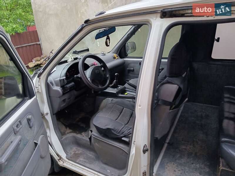 Мінівен Nissan Vanette 2000 в Чернівцях