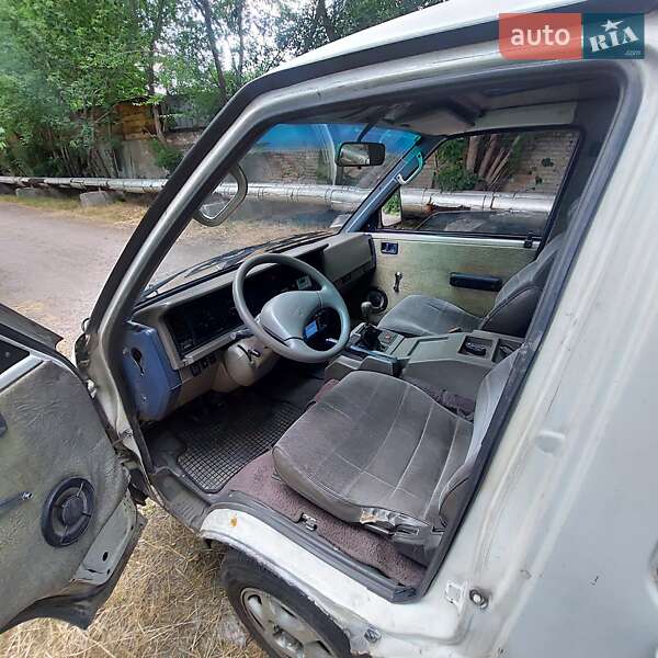 Мінівен Nissan Vanette 1988 в Запоріжжі