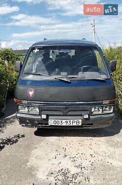 Грузопассажирский фургон Nissan Vanette 1994 в Хмельницком