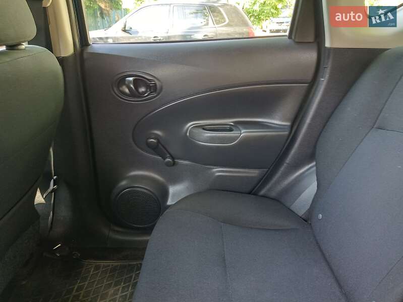Хэтчбек Nissan Versa Note 2014 в Киеве