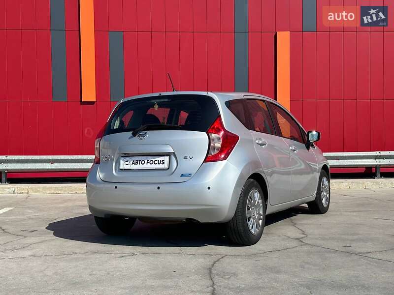 Хэтчбек Nissan Versa Note 2015 в Киеве