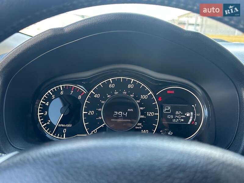 Хэтчбек Nissan Versa Note 2015 в Киеве