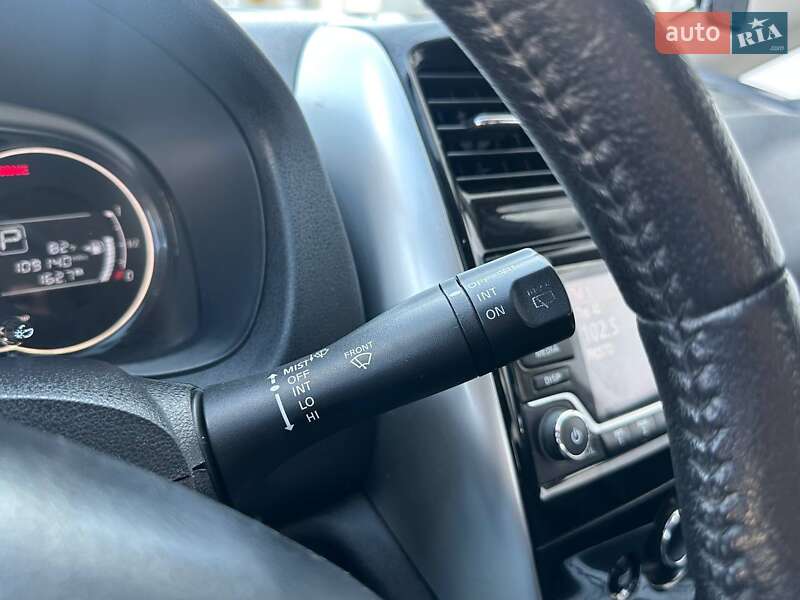 Хэтчбек Nissan Versa Note 2015 в Киеве