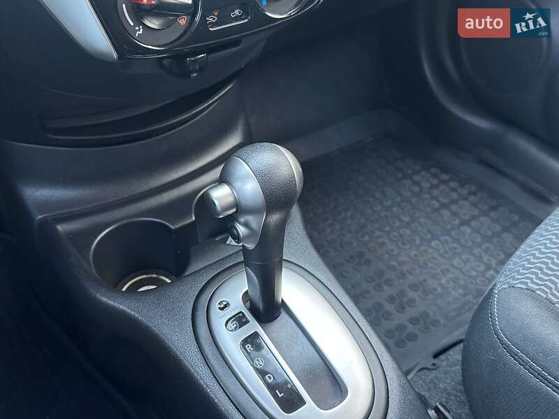 Хэтчбек Nissan Versa Note 2015 в Киеве
