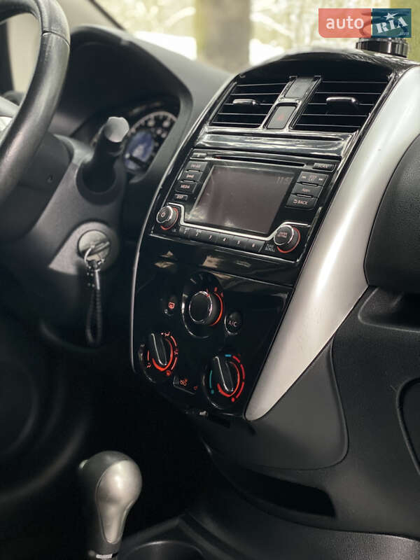 Хэтчбек Nissan Versa Note 2015 в Бурштыне