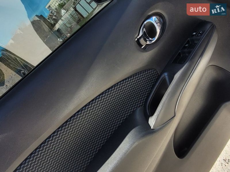 Хетчбек Nissan Versa Note 2016 в Новомосковську фото 16 Хетчбек Nissan Versa Note 2016 в Новомосковську