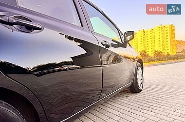 Хэтчбек Nissan Versa Note 2015 в Львове