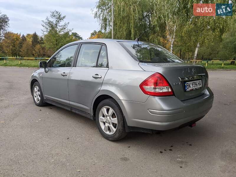 Седан Nissan Versa 2007 в Рівному