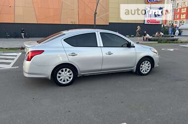 Седан Nissan Versa 2018 в Ровно