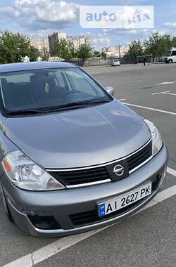 Хэтчбек Nissan Versa 2010 в Киеве