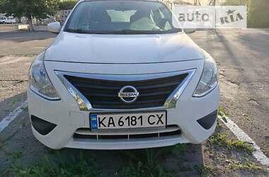 Седан Nissan Versa 2016 в Днепре