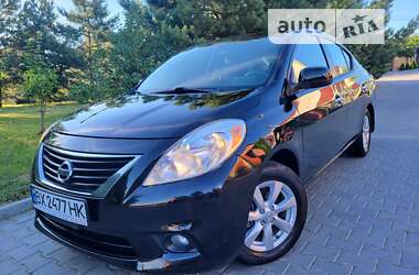 Седан Nissan Versa 2013 в Хмельницком