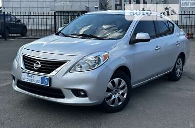 Седан Nissan Versa 2013 в Киеве