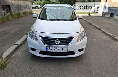 Седан Nissan Versa 2013 в Львові