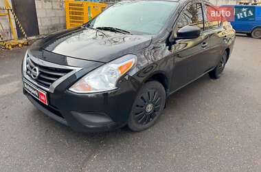 Седан Nissan Versa 2016 в Києві