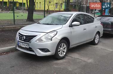 Седан Nissan Versa 2017 в Киеве