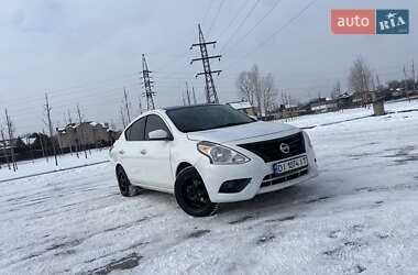 Седан Nissan Versa 2017 в Киеве