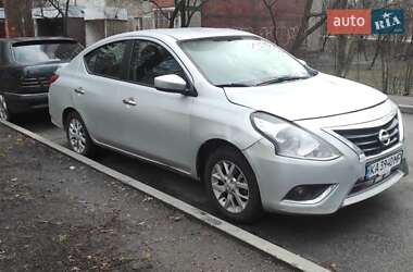 Седан Nissan Versa 2017 в Києві