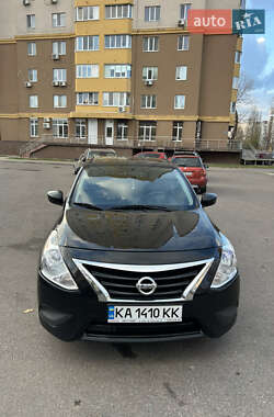 Седан Nissan Versa 2016 в Києві