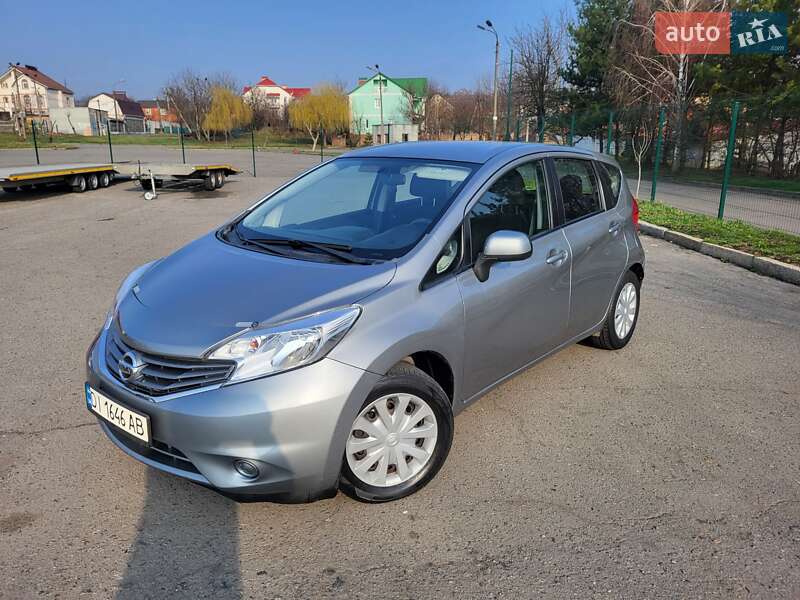 Седан Nissan Versa 2014 в Хмельницькому