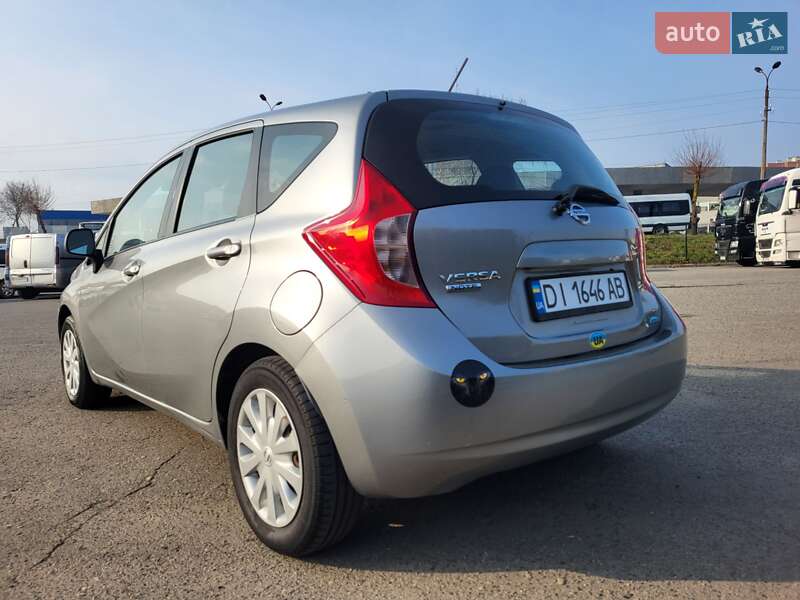 Седан Nissan Versa 2014 в Хмельницькому
