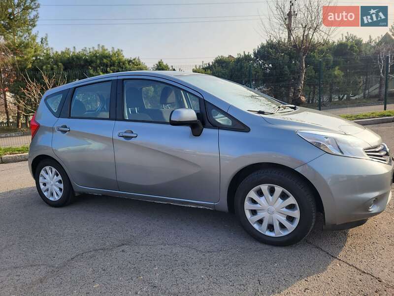 Седан Nissan Versa 2014 в Хмельницькому