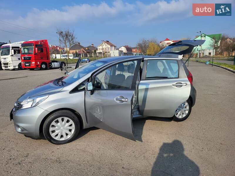 Седан Nissan Versa 2014 в Хмельницькому