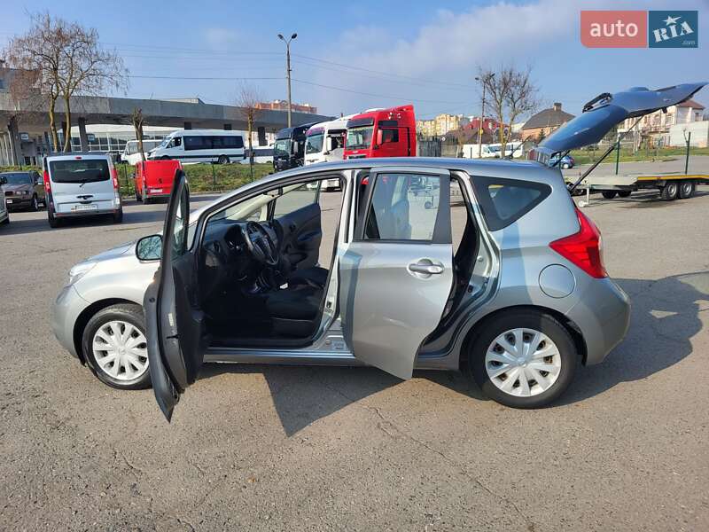 Седан Nissan Versa 2014 в Хмельницькому