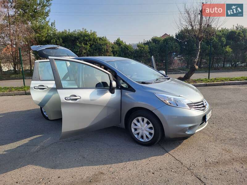 Седан Nissan Versa 2014 в Хмельницькому